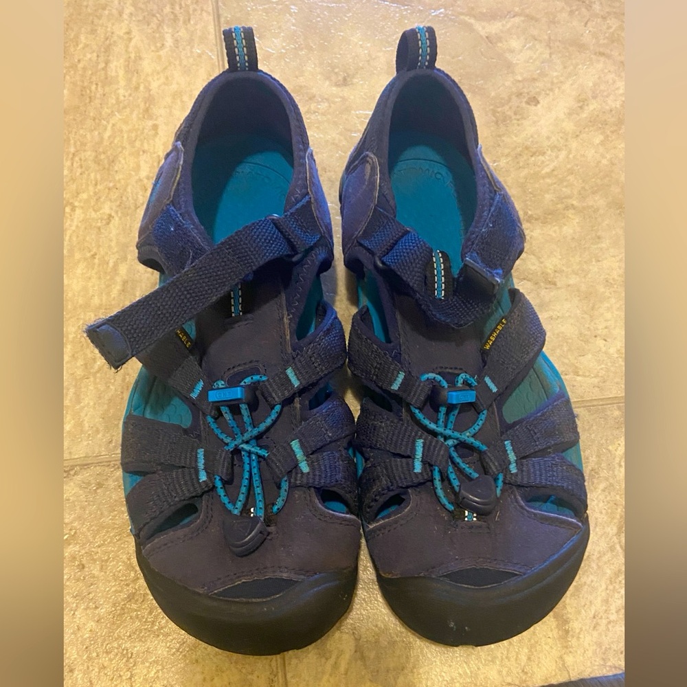 Keen boys sandals size 4